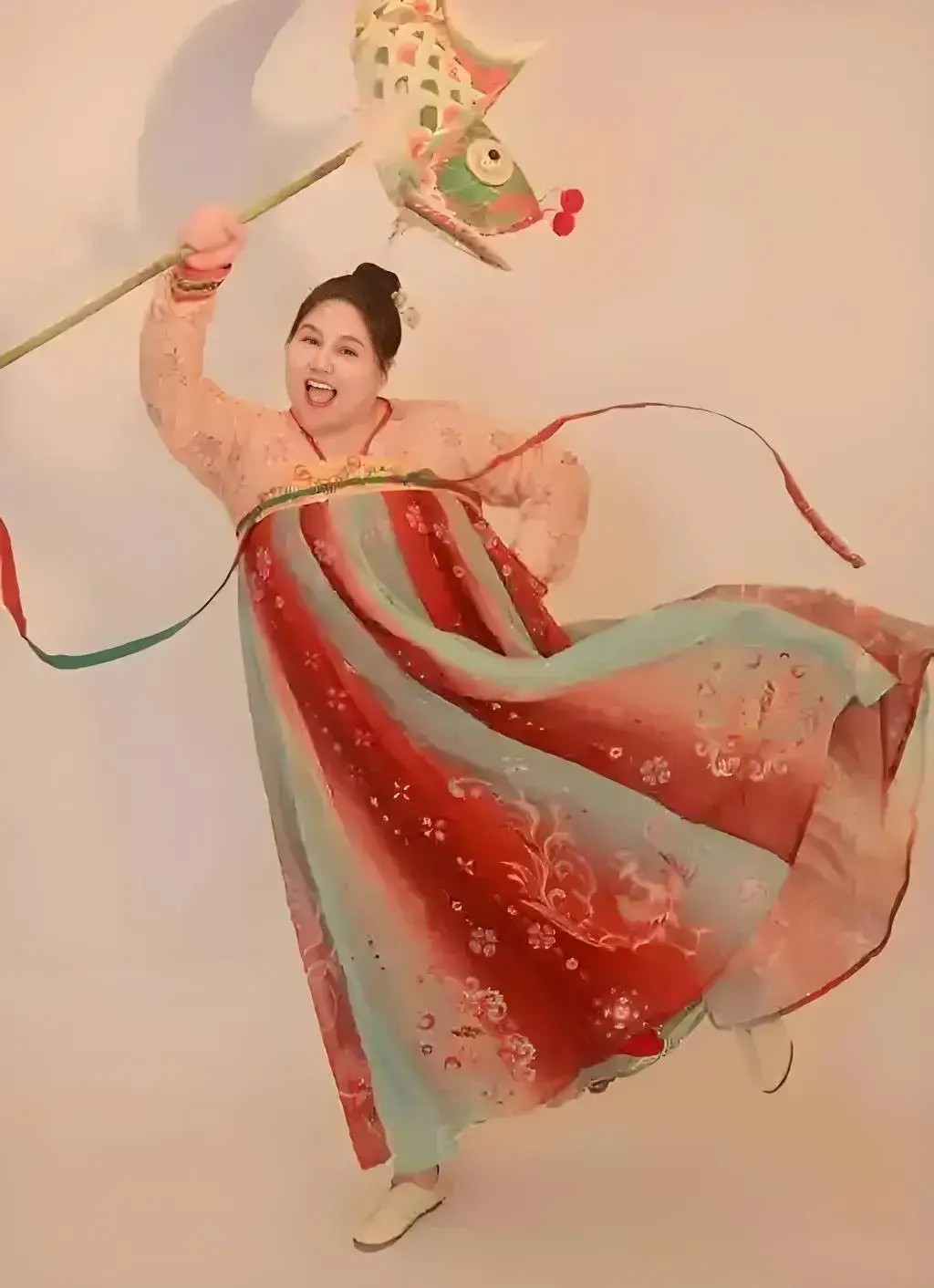 李若彤和李雯雯穿馬面裙同框