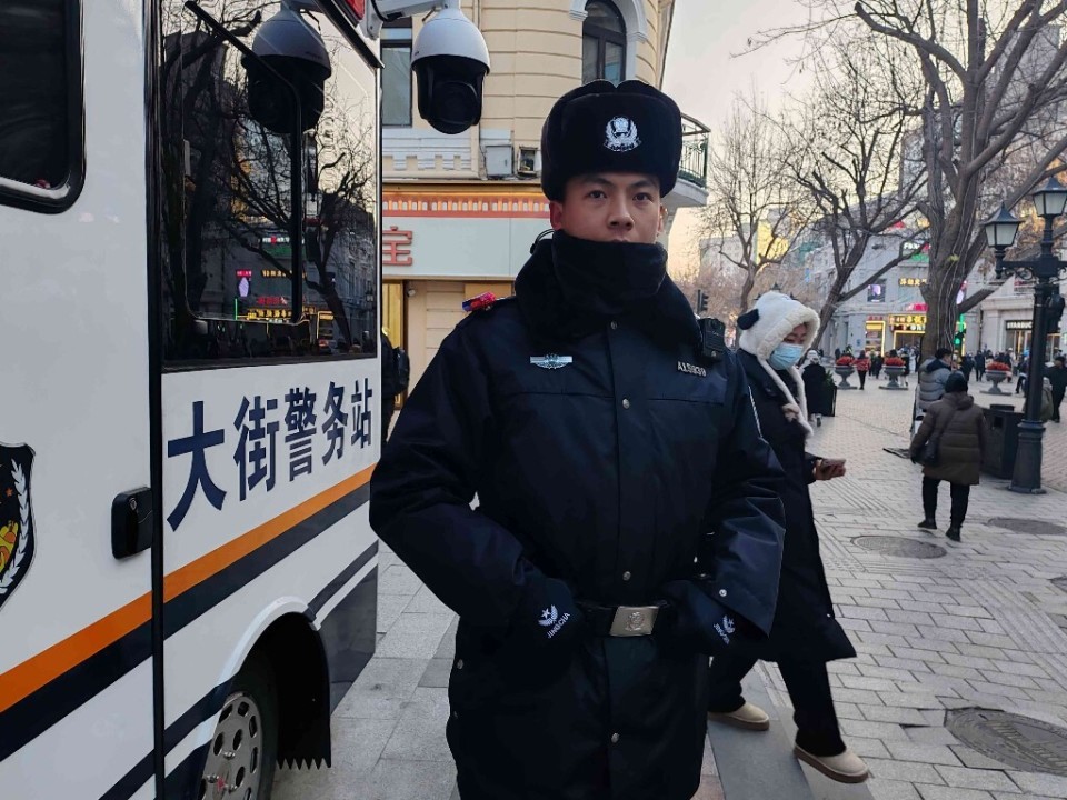 哈爾濱巡邏隊(duì)警官因酷似陳偉霆火了