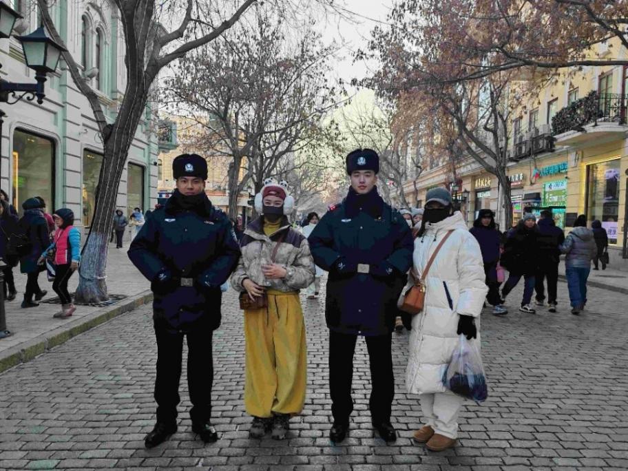 哈爾濱巡邏隊(duì)警官因酷似陳偉霆火了