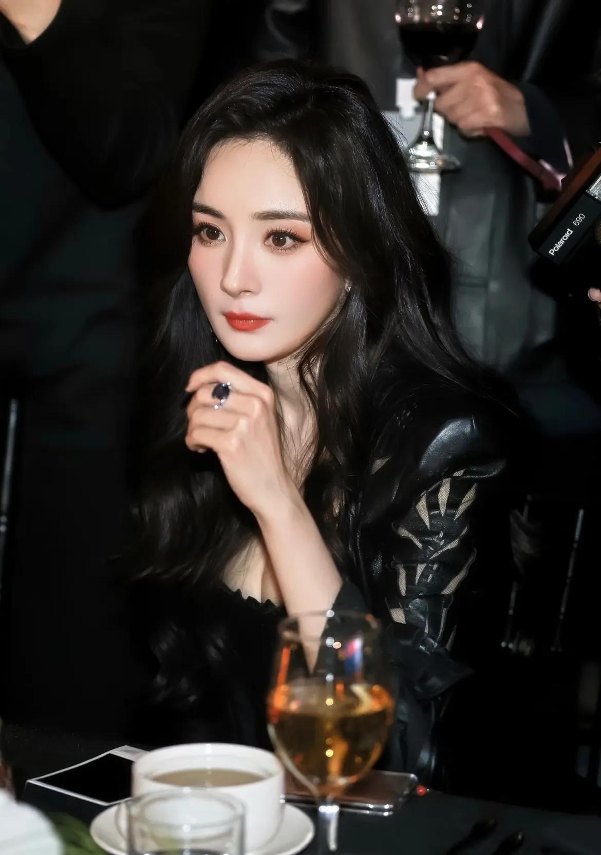 劉亦菲晚宴內場美到發光