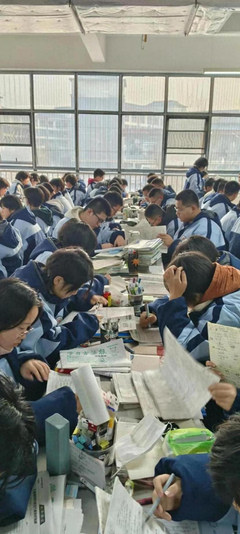 高中一年級的上半年,是迷茫、尋找、明確思路的開始