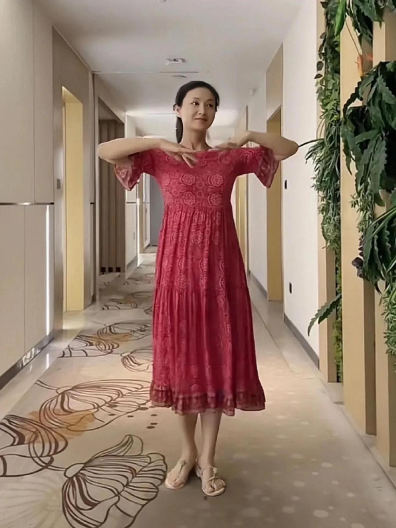 眉姐姐斕曦回應丑衣服穿搭