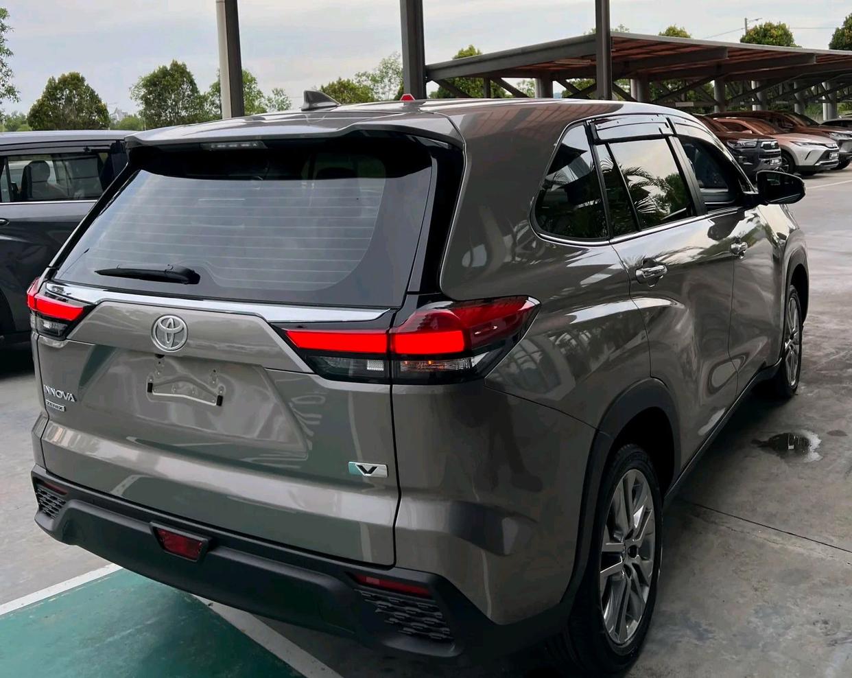 外觀酷似漢蘭達(dá),TOYOTA入門級(jí)7座SUV駕臨
