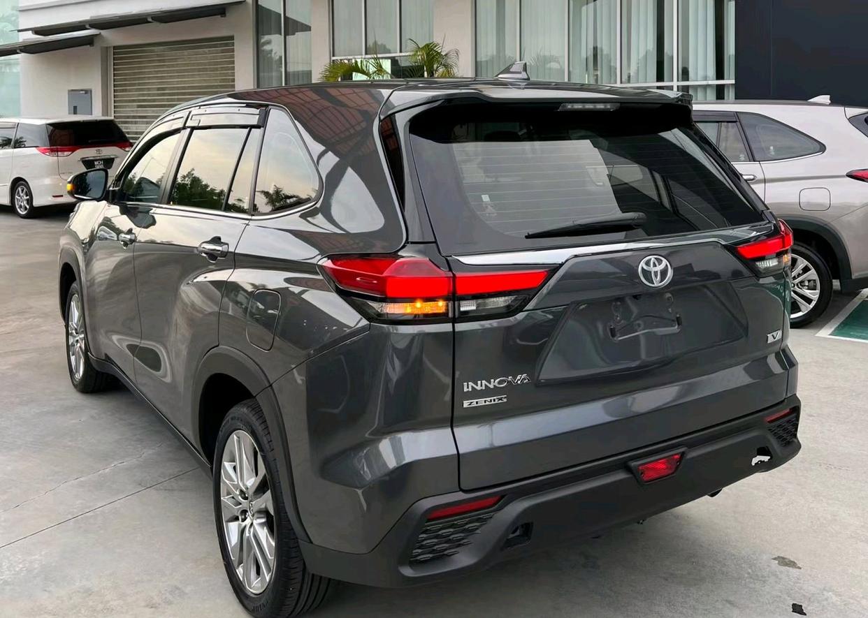 外觀酷似漢蘭達(dá),TOYOTA入門級(jí)7座SUV駕臨