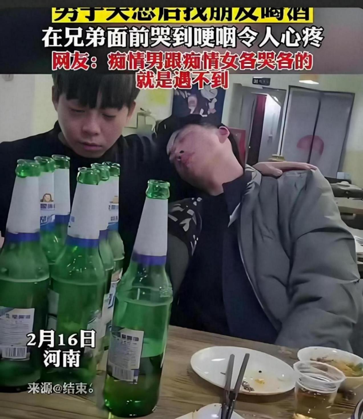 小伙失戀睡不著下樓把電瓶車擺整齊