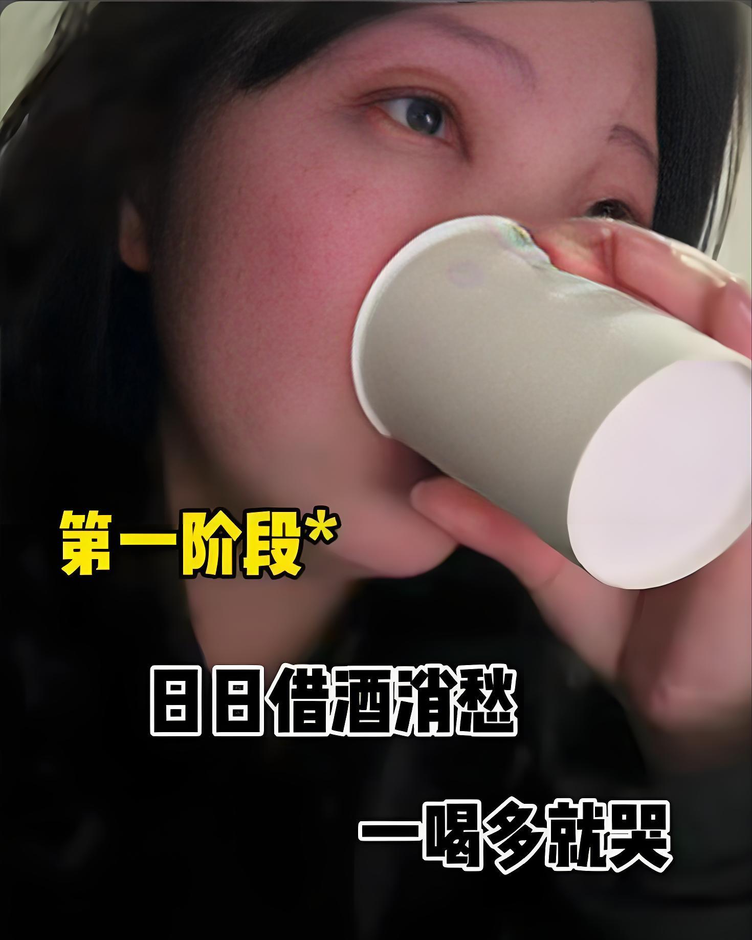 小伙失戀睡不著下樓把電瓶車擺整齊