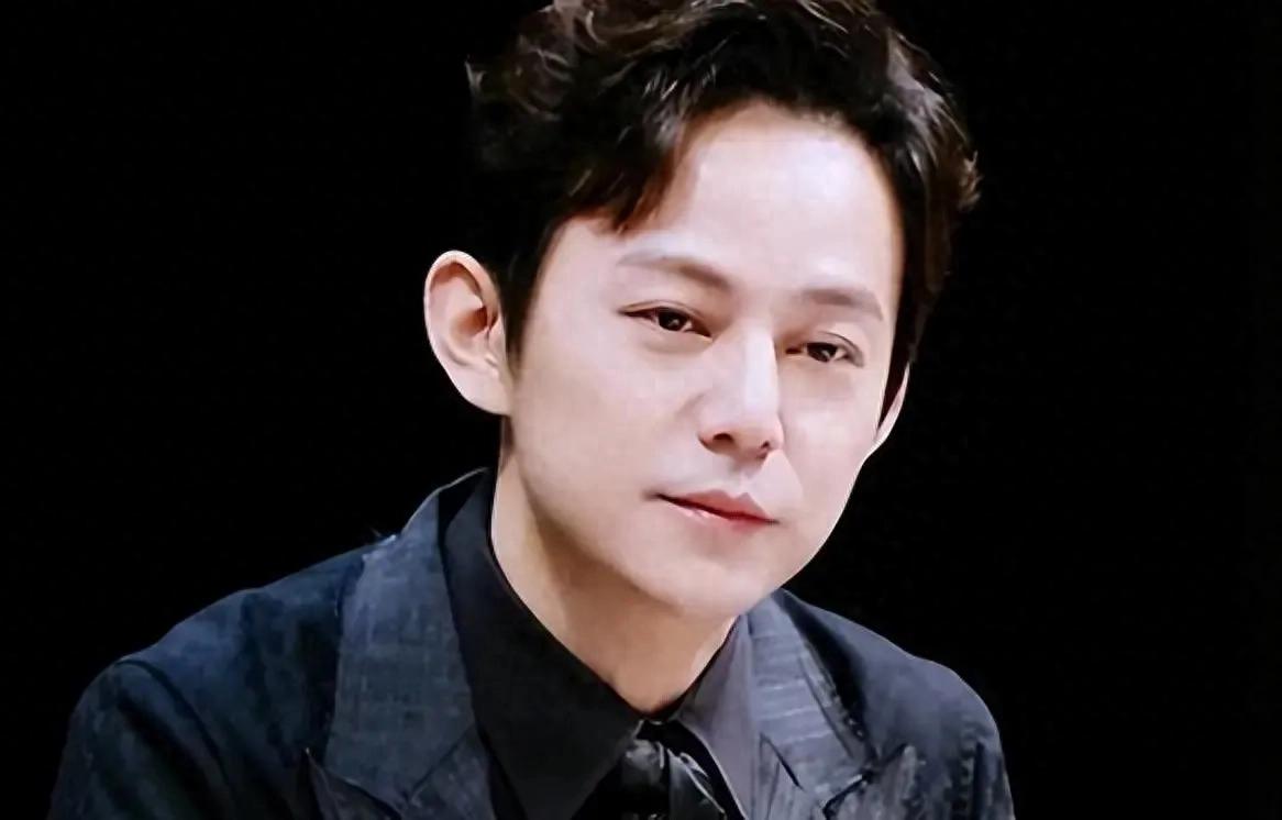 51歲何炅的八塊腹肌