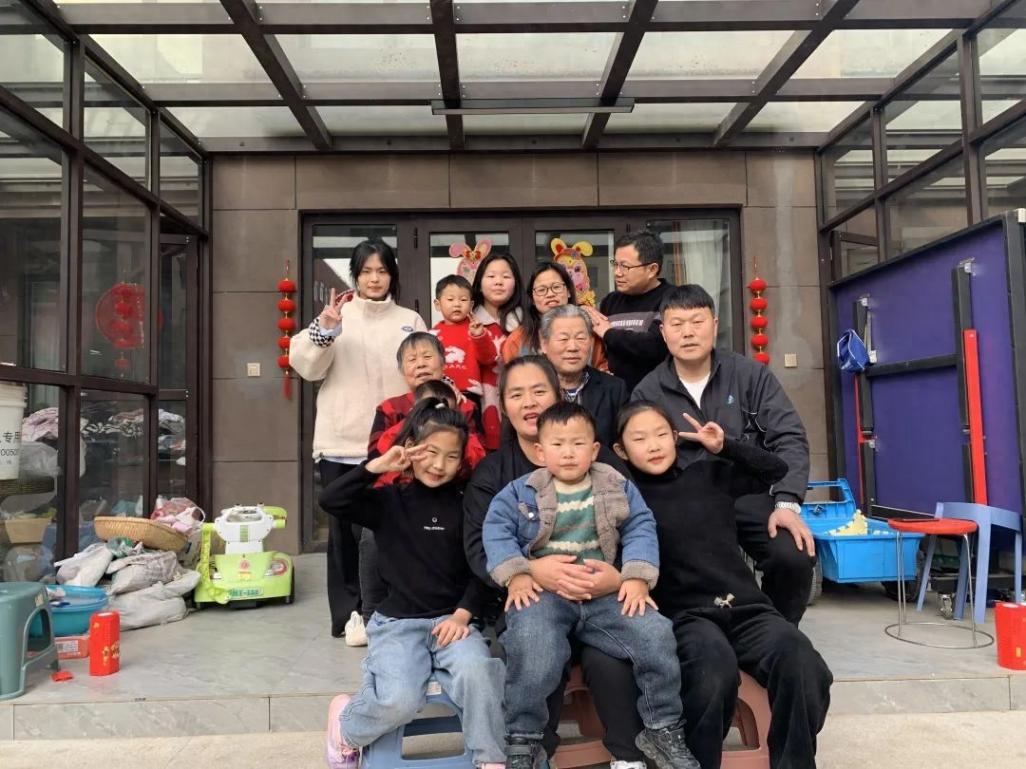 44歲懷第7胎寶媽稱可能會繼續生老8