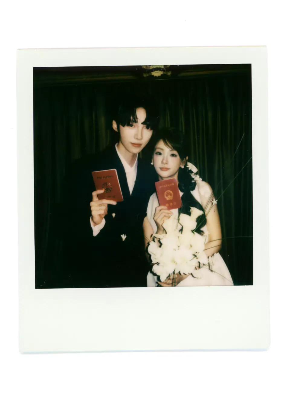 董力與外國女友官宣結婚