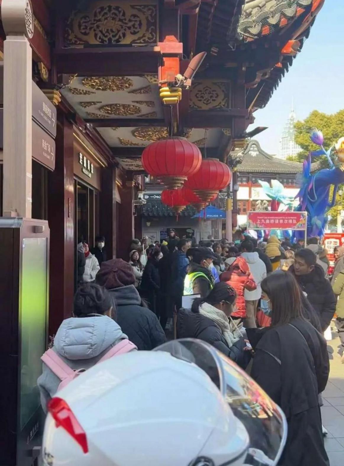 金價大漲年輕人拿父母老首飾換新