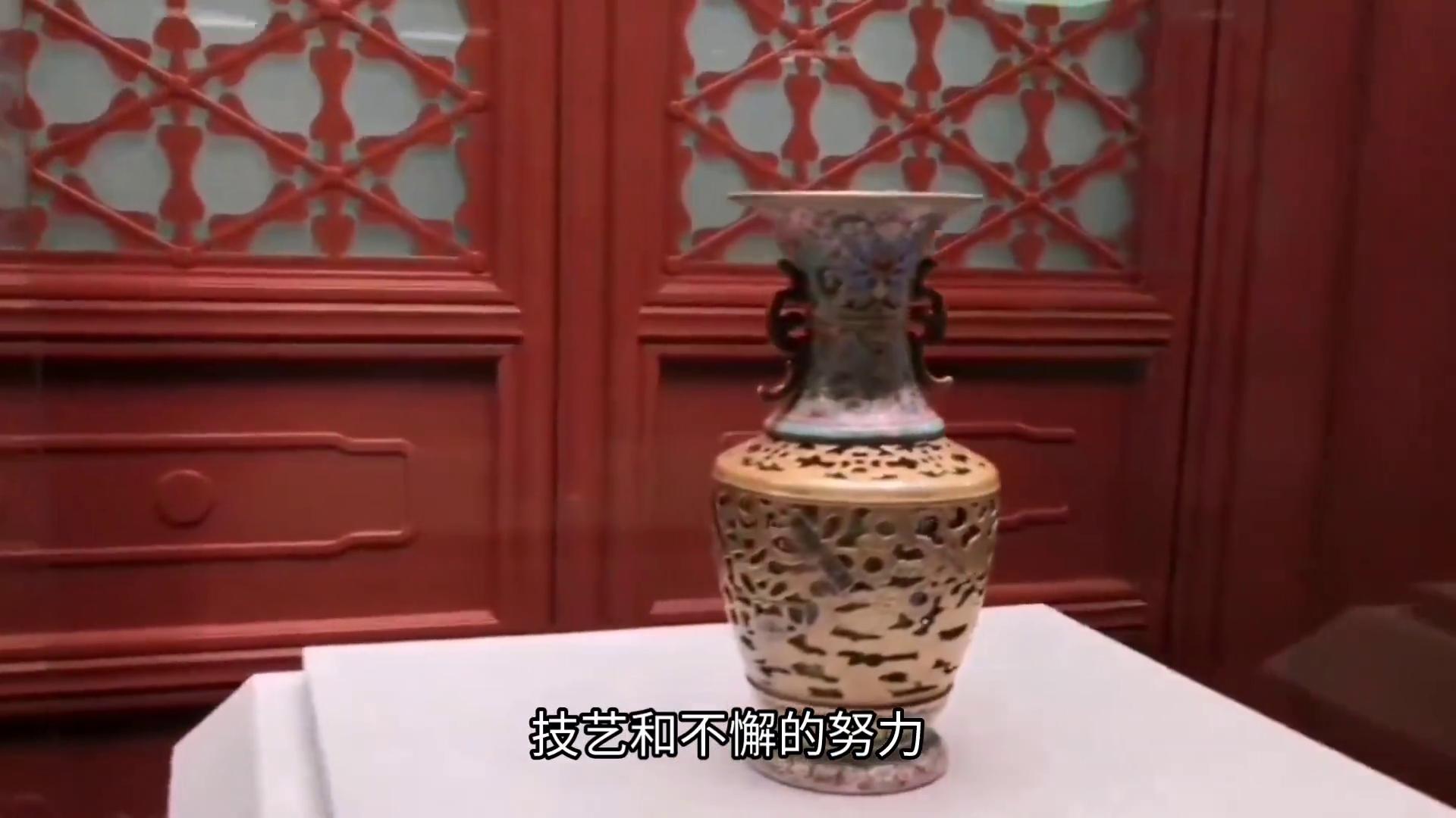 乾隆一眼相中的瓶子自帶動畫特效