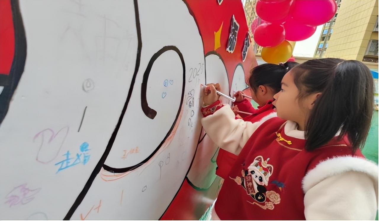 綿陽市鹽亭縣石嶺幼兒園舉行2025年春季迎新活動暨開學典禮