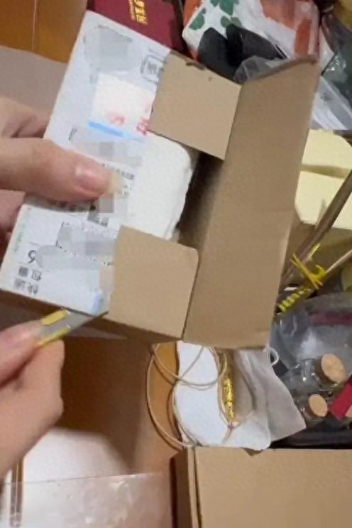 女子網購100克黃金收到一卷手紙