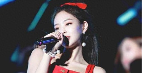 “Lisa奧斯卡炸場!《007》主題曲被她唱出了新高度!