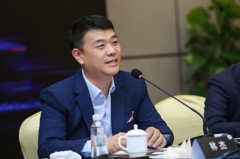 六個姓的銀河,兩條線的極氪,范峻毅、林杰何以給吉利治并?