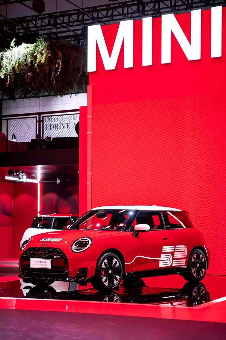 成都車展寶馬強勢出擊,M家族、X系列與MINI共演性能與情懷大秀